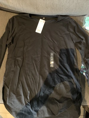 $5 • Buy ￼BNWT Uniqlo Top S