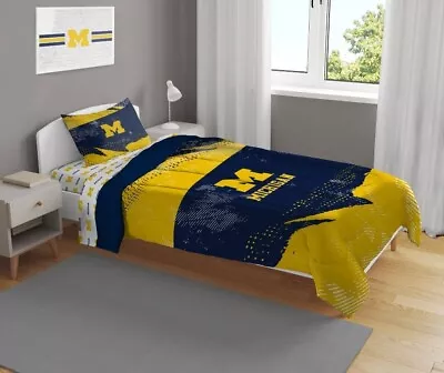 Michigan Wolverines NCAA Slanted Stripe 4-Piece Twin Bed Set - F49451545 • $139.95