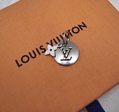 $0.99 • Buy Louis Vuitton Bracelet Key Ring LV Handbag Purse Bag Silver Charm M683631
