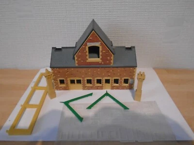 £1.20 • Buy Hornby R502 Station Booking Hall Complete (max-ml)