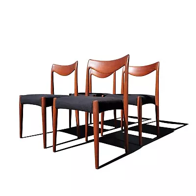 A Set Of 4 Danish Mid-century Modern Moller 77 Dining Chairs. • $2850