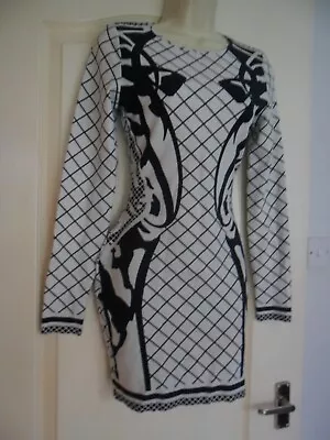 Aqua Designer Glam White & Black Long Sleeved Fitted Dress Size 8 Must L@@k!! • £7.99