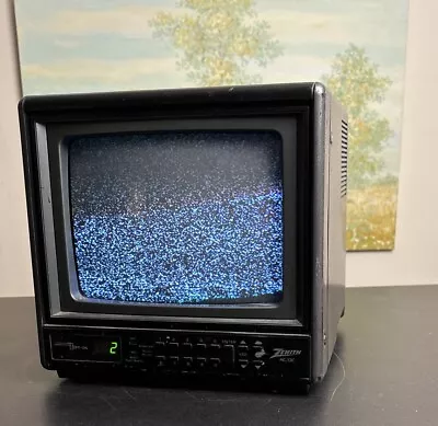 RARE VINTAGE Zenith LM8833 9  Portable CRT TV BLACK Retro Gaming TV 14-11679P9 • $275