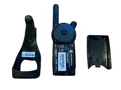 Motorola CLS1410 Black UHF 4-Channels 2-Way Radio Walkie Talkie For Parts Repair • $19.99