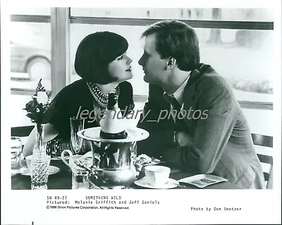 1986 Something Wild Jeff Daniels Melanie Griffith Original Press Photo • $14.99