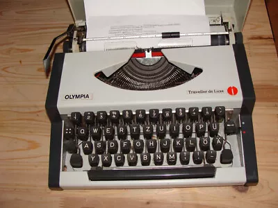 Olympia Traveller De Luxe Typewriter With Suitcase • £12.81