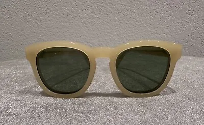 ⭐️ WILDFOX Women Sunglasses Classic Fox Beige Frame Green Lens • $32