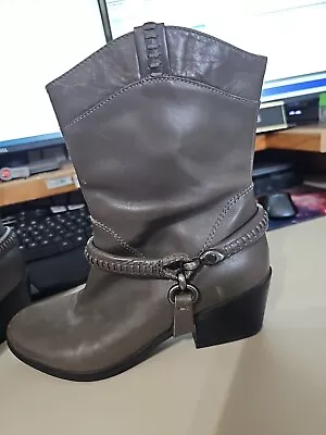 B Makowsky Grey Leather Boots 8.5M • $24.99