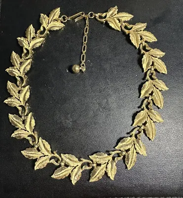 Vintage Trifari Necklace Gold Tone Textured Leaf 16  Gorgeous! • $75