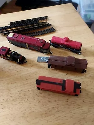 Lot Of5 N Scale Train Cars 2 Engine 2 Cabooses And One Conoco Fuel Untesed • $12