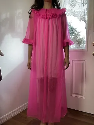 Vintage 60’s GMc Peignoir Robe Hot Pink Ruffles - Size Large - ILGWU Union • $45