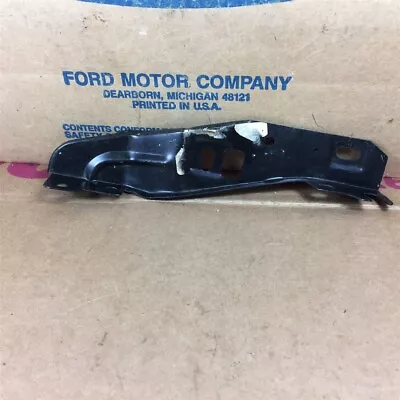 Nos Oem Ford 74 Mustang Ii D4zz-8182-b Center Grille Support Bracket • $39.50
