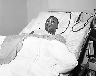 Martin Luther King Jr. Recovers From Surgery In New York - 8x10 Photo (rt640) • $8.87