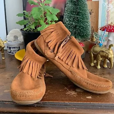 Minnetonka Fringe Ankle Boots - Feather Concho 7.5  • $40