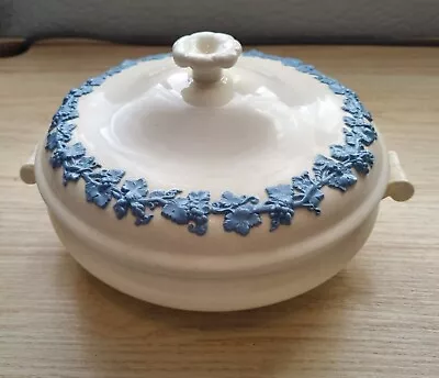 £16.99 • Buy Wedgwood Etruria Barlaston Tureen Queenware Blue On White Embossed 