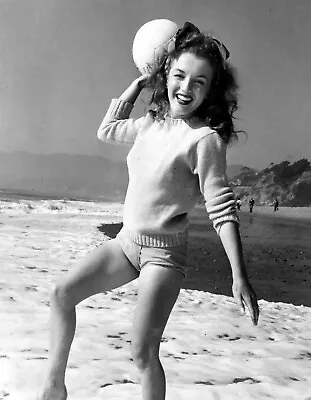 Marilyn Monroe Playing Volleyball On Beach 8x10 PRINT PHOTO • $6.98