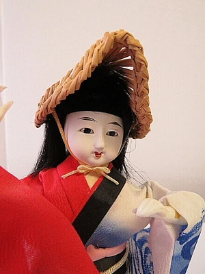 £9.99 • Buy Japanese Doll Figure In Straw Hat And Block Shoes On A Wooden Base