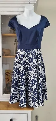 Review Navy Floral Dress 16 • $69.90
