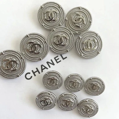 £150.42 • Buy Chanel Vintage Button Set Management1180