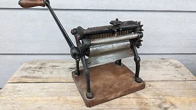 Antique Vitantonio Cast Iron Hand Crank Pasta Machine ZIGZAG NICE FOR DISPLAY  • $125