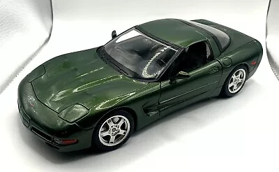 1997 Metalic Dark Green Chevrolet Corvette C5--1:18 Bdurago Model! (dm118-009) • $20.95