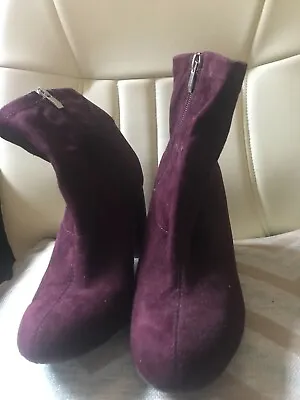 £2 • Buy Burgundy Faux Suede Boots Size 5