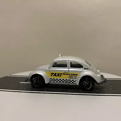 2002 Matchbox Volkswagen VW Beetle Pearl White Yellow Stripe TAXI 1/58 As-Shown • $9.95