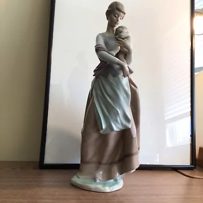 Lladro Figurines Collectibles Mother And Child #6179 Peaceful Moment • $145
