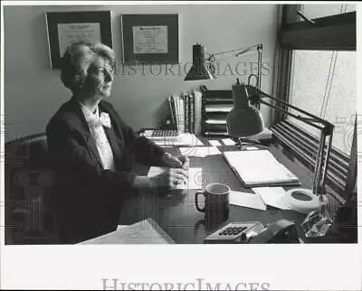 1986 Press Photo Margit Gorton In Her Office In Anchorage Alaska - Lrb13005 • $16.88