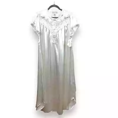NWT Vintage Women's Large OSCAR DE LA RENTA Cream Satin Lace Trim Nightgown  • $39
