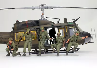 $195 • Buy US Soldiers UH-1 Huey Jumpers (5 Figures) In Vietnam War 1:35 Pro Built Model