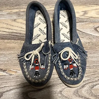 Minnetonka Moccasins Women’s 6 Blue Suede With Beaded Thunderbird • $18