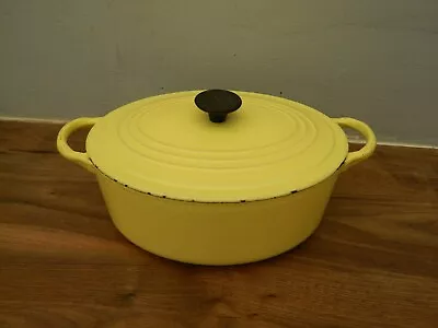 Le Creuset Cast Iron Large Casserole Dish And Lid - Yellow  - Size 25 Cms • £5