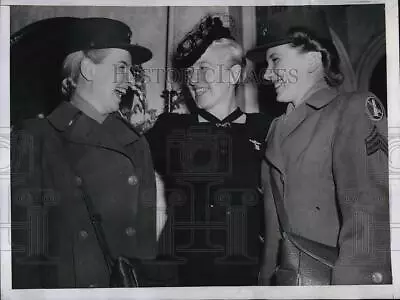 1944 Press Photo Cpl. Marjorie Mercer Mrs. James Doolittle & Sgt. Florence • $15.99