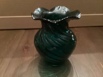 Vintage Emerald Green Hand Blown Art Glass Ruffle Top Ribbed Decorative Vase • $9.99