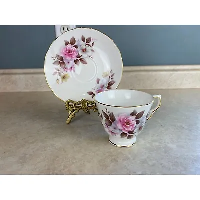 Queen Anne Bone China England Patt. 8686 Tea Cup And Saucer Set • $14.99