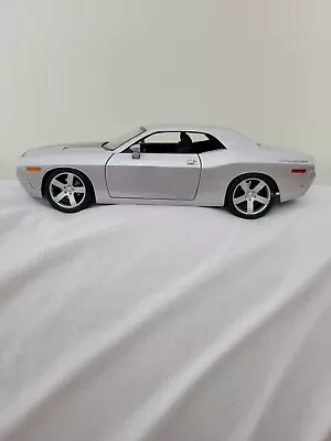 Diecast 1/18 Maisto 2006 Dodge Challenger Concept Silver Color • $19.90