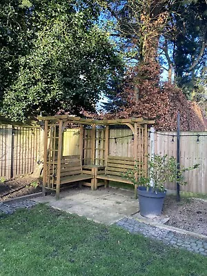 Corner Arbour- 4 Seater Garden Arbour Sits 4 (PLEASE SEE DESCRIPTION) • £125