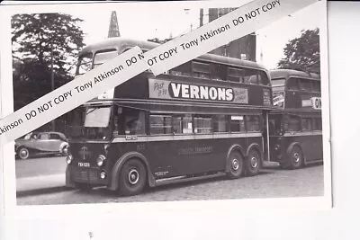 London Transport - M1 Type Trolley Bus - No. 1533 - Route 669 - Photo  # B13373 • £1