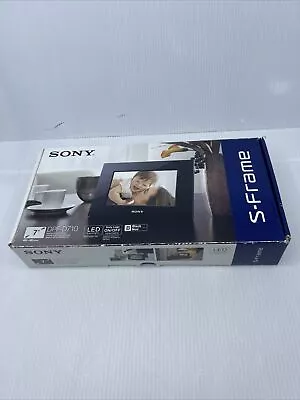 Sony S-Frame 7  Digital Photo Frame (DPF-D710) - Black • $24.99