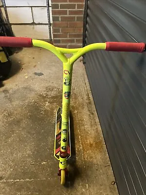 Claudius Vertesi Team Signature Neon Yellow Complete Scooter • £50