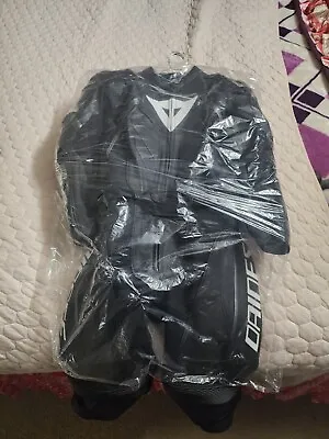 Dainese Avro D2 2 Pcs Suit Unisex Euro Size 44 USA Size 34 Small - Motorcycle • $799