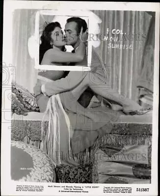 1951 Press Photo Actors Rhonda Fleming & Mark Stevens Star In  Little Egypt  • $17.99