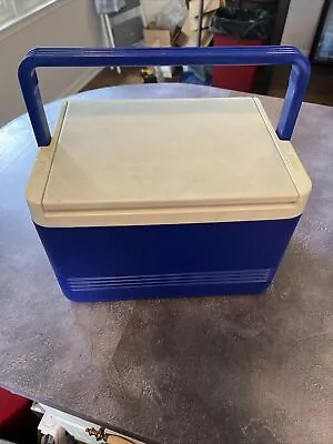 Universal Igloo Legend 12 Can - 9 Quart Blue Cooler Golf Cart. • $25