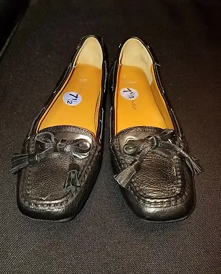 LN Women's US7.5M B.MAKOWSKY BLACK LEA CHROME ACCENTED BOW & TASSEL DRESS FLATS • $16.99