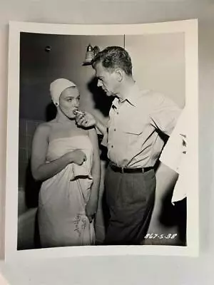 Marilyn Monroe Press Photo Joseph Cotten 1953 Niagara Movie Shower Cigarette B&W • $16.50