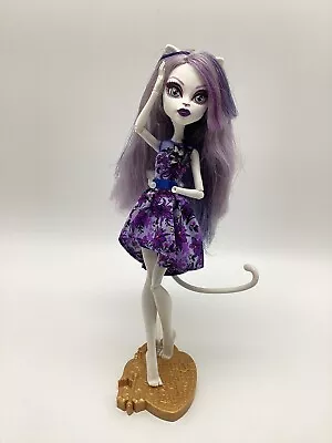 Monster High Doll Gloom And Bloom Catrine DeMew Dress Tail • $20.45