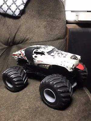 Hot Wheels Monster Jam Monster Mutt Truck 1:24 Scale • $25