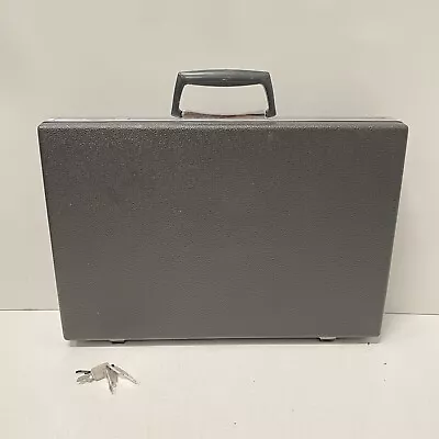 Vintage Samsonite Thin Hardshell Attaché Briefcase 13 Hx18 Lx3.5 W. With Key💥💥 • $49.95