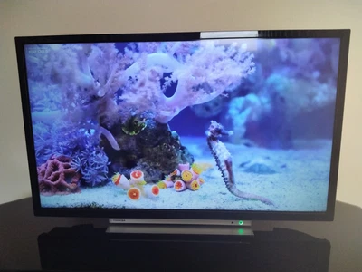 £100 • Buy Toshiba 32  Smart TV 32L3753DB Collection Only 